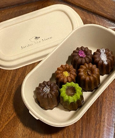 Classic Canele Dessert Box Artisanal Canele Dessert Studio Miri, customize your own canele dessert box for self indulgence or sharing with friends and family.